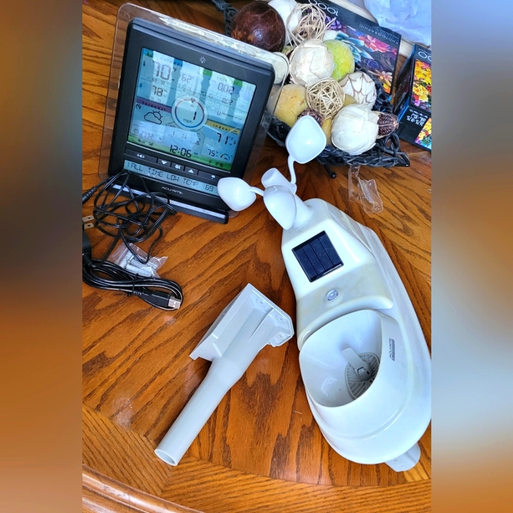 Wireless Weather Station with Solar Sensor